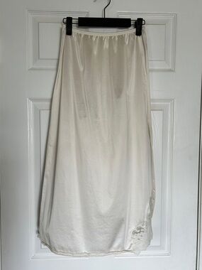 3/$20 Vintage White Slip Skirt w/ Lace Trim S